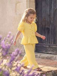 SHEIN Blusa de manga corta con moño de tela arrugada amarilla linda para niña, ideal para vacaciones de verano - Amarillo - Ver 9