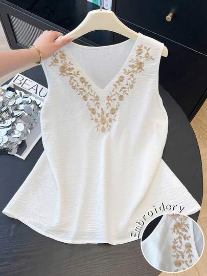 GlowEve CURVE Plus Size Women's Popular Round Neck Elegant Floral Embroidered Shirt, Delicate Colorful Embroidery Contrast Design, Suitable For Daily Commute, Outing And Vacation Wear