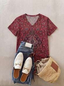 2026年新款大码女装春夏复古时尚休闲百搭酒红色V领短袖印花T恤，适合春夏穿搭 - 彩色 - 查看 4
