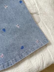 SHEIN Playful Pals 女童可爱蝴蝶结刺绣牛仔连衣裙，春夏轻薄水洗中蓝色牛仔布，甜美可爱休闲度假时尚设计，个性百搭基础款简约可爱蝴蝶结刺绣无袖立体蝴蝶结装饰无袖牛仔无弹力连衣裙，柔软舒适的棉质牛仔无弹力面料，适合日常外出、聚会、上学通勤，2025春秋新款 - 中等水洗藍 - 查看 6