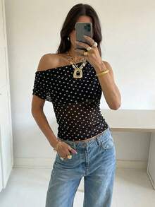 Firerie 女士新款复古黑白波点褶皱宽松不对称肩T恤，波点不对称肩女士上衣，复古不对称肩女士衬衫，不对称肩领上衣，黑白波点衬衫，春夏服装，优雅，通勤，约会，派对，音乐节，工作装，返校，波西米亚风，度假，海滩，上衣，Y2K上衣，性感女士上衣 - 黑與白 - 查看 3