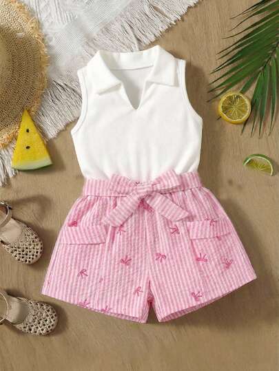 Conjunto casual de niña bebé con chaleco de cuello polo de unicolor y pantalones cortos con decoración de lazo a rayas