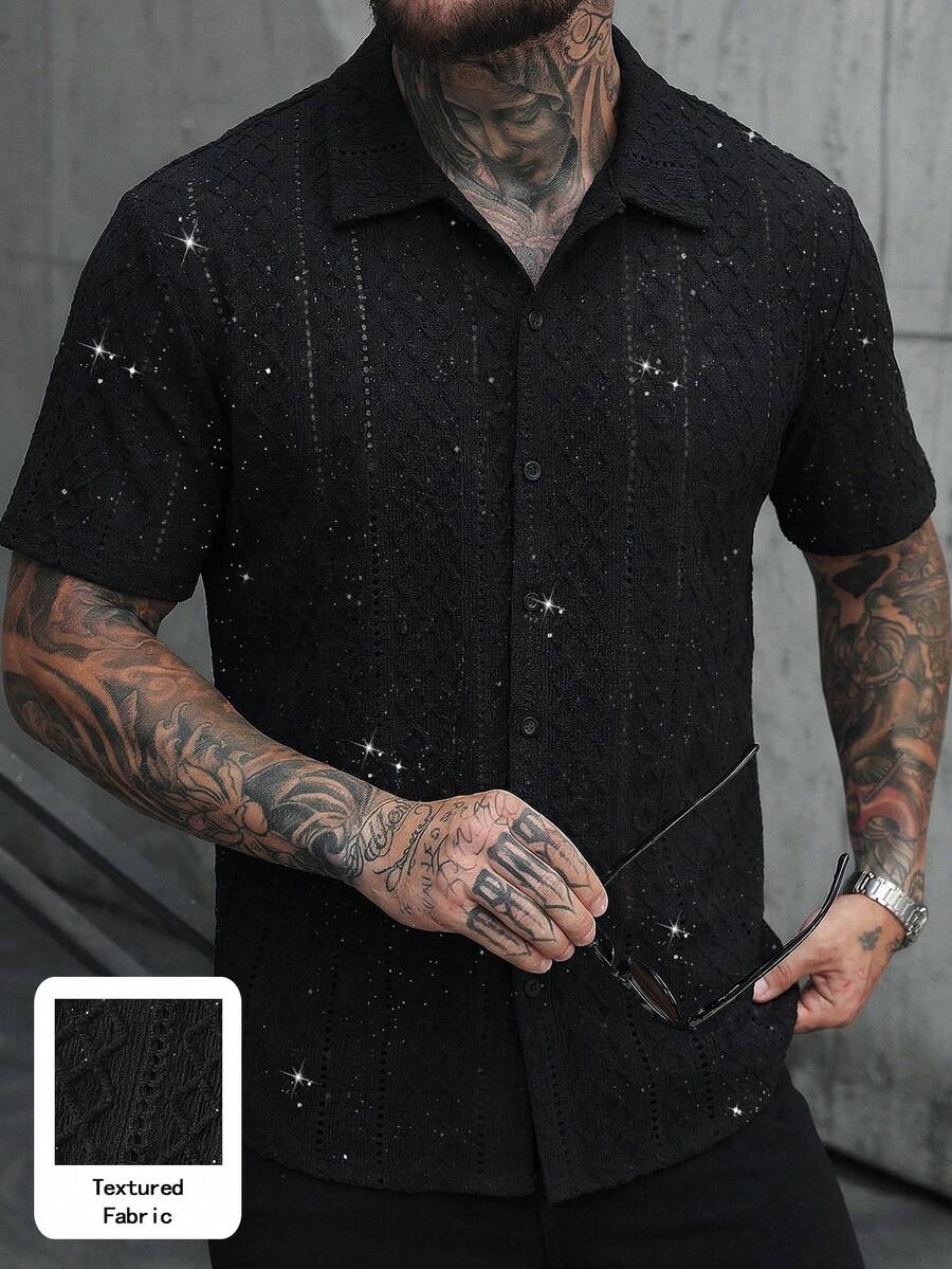 Manfinity CasualCool 男士短袖纹理面料 Polo 衫，适合外出、聚会和度假；男士水钻衬衫；男士串珠衬衫；男士闪亮衬衫；男士珍珠扣衬衫；男士亮片衬衫；复古风格，日常休闲，周末旅行，户外活动，探险旅行，轻松的工作环境或半正式场合，男友/丈夫礼物，周年纪念/生日礼物，派对，夏季假期，婚礼，春夏男士邮轮套装，游艇套装，男士沙滩套装 - 黑色 - 查看 1