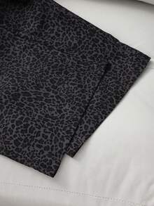 SHEIN 少女/儿童新款复古喇叭裤，采用修身黑色豹纹印花，阔腿设计，直筒收腿剪裁，弹性腰带和抽绳，休闲百搭，适合日常穿着和返校季。女童高腰宽松阔腿裤，休闲百搭，适合日常穿着、居家、购物、野餐、秋冬季节，弹性腰带设计，宽松舒适。 - 彩色 - 查看 5