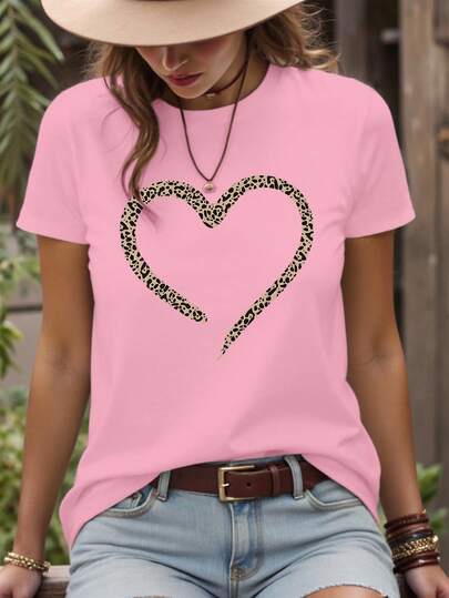 EMERY ROSE Plus-Size Women's Heart-Print Crew Neck Short-Sleeved Casual T-Shirt, Suitable For Summer Graphic T-Shirts, Women's Tops.