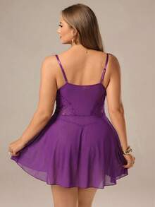 Auralis Conjunto de 2 piezas de vestido sin mangas con empalmado de encaje y malla, con sujetador sin aros y tanga para tallas grandes - Rojo violeta - View 2