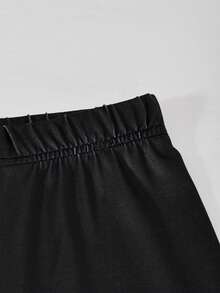 SHEIN 2件套少女针织V领印花T恤搭配紧身运动短裤，数码印花，字母图案，舒适弹力面料，适合春夏休闲及运动穿着。 - 黑色 - 查看 7