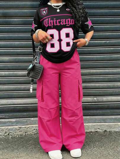 SHEIN Set de 2 piezas con estilo casual de calle: Camiseta con estampado numérico + Pantalón cargo, ajuste cómodo para un movimiento fácil, elementos de moda de calle, adecuado para la escuela, el transporte, las salidas de fin de semana, el uso diario en primavera