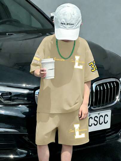 男童韩版字母印花圆领短袖卡其色T恤搭配宽松短裤基础休闲套装，夏季