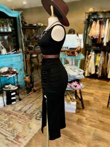 INAWLY 修身露肩无袖中长连衣裙 - 黑色 - 查看 5