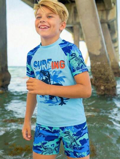Thời trang thường ngày cho bé trai, họa tiết khủng long ngộ nghĩnh, phong cách nghỉ mát, phong cách thể thao, nhuộm tie-dye, đồ bơi, họa tiết cây nhiệt đới, cây dừa, bộ đồ bơi 2 mảnh cổ tròn và quần short, thích hợp cho mùa hè, bãi biển, hoạt động ngoài trời, bơi lội.