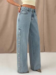 SHEIN Calça jeans de cintura baixa, modelagem regular, estilo casual, azul claro com lavagem neve, detalhe de botão na costura lateral e pernas largas. - Lavagem leve - Ver 7