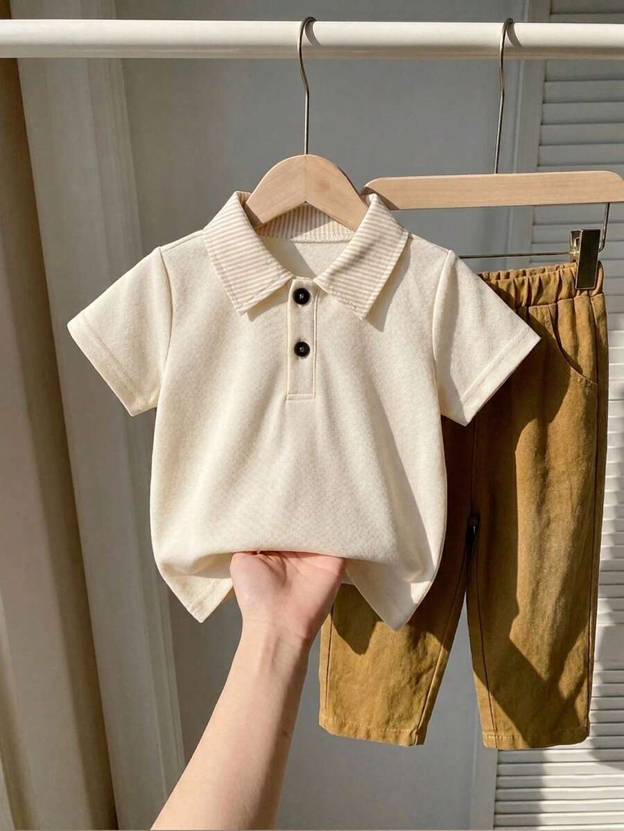 SHEIN Playful Pals 幼童短袖 Polo 衫與水洗牛仔褲套裝 米色秋季休閒 親子穿搭 精緻條紋領 淡藍色牛仔短褲 日常款 - 杏色 - 查看 1