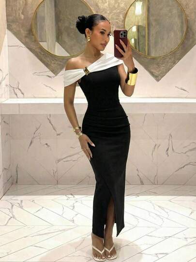 Slaydiva 새로운 초봄, 봄과 여름 음악 축제, 발렌타인 데이, 부활절, 결혼 시즌, 휴가 시즌, 캐주얼하고 우아한, 출퇴근, 일상복, 작업복, 휴가, 파티, 크루즈, 파티, 기본, 일상 데이트, 오프숄더 메탈 버클, 노출된 단일 어깨 겹치는 밑단, 주름 디자인, 화이트 칼라 블랙 드레스, 니트 원단, 긴 여성 드레스 -Z