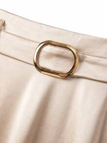 GlowEve CURVE Bộ đồ 2 món cỡ lớn dành cho nữ: Áo thun dài tay cổ xếp ly lấp lánh và chân váy satin kèm thắt lưng trang trí thanh lịch, tinh tế, gợi cảm, thích hợp cho tiệc tùng, đi làm, đi chơi với bạn bè, trà chiều - Màu be - Xem 4