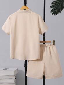 SHEIN Vacaura 青少年（男童）春夏休闲度假绅士红色短袖衬衫和短裤两件套 - 杏色 - 查看 2