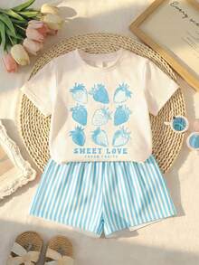 Bộ 2 món cho bé gái 4-7 tuổi, phong cách tươi tắn, ngọt ngào / năng động, áo ngắn tay in hình dâu tây màu xanh dương + áo ngắn tay kẻ sọc dọc xanh dương & trắng + quần short, trang phục dễ thương, thân thiện với làn da, thích hợp mặc hàng ngày, đi học, ngày lễ thiếu nhi, mùa xuân hè thu. - Nhiều màu - Xem 5