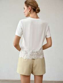 MOTF PREMIUM CAMISETA CON DETALLES DE ENCAJE CONTRASTANTE Y PERLAS FALSAS - Blanco - Ver 3