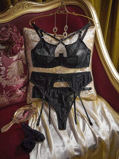 Vintage Sexy Lace Patchwork Underwire Plus Size Bra Set