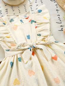 SHEIN LMoss Kids 女婴编织爱心图案荷叶边下摆休闲连衣裙 - 彩色 - 查看 5