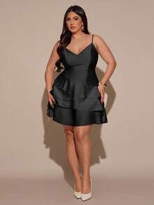 SHEIN BAE 大码女式秋冬缎面不对称下摆可调节肩带露背披肩领连衣裙 - 黑色 - 查看 3