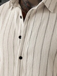 Manfinity Homme 加大码男士提花条纹短袖衬衫和短裤套装 - 卡其色 - 查看 3