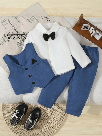 SHEIN Bộ quần áo lịch sự 2 món cho bé trai, gồm áo vest và quần màu trơn, không kèm áo sơ mi hay phụ kiện, phù hợp cho bé từ 6 tháng đến 3 tuổi. Trang phục trang trọng thích hợp cho đám cưới, biểu diễn, tiệc tùng, sinh nhật, Giáng sinh, lễ tốt nghiệp.