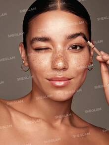 SHEGLAM Insta-Fill 眉筆-灰色持久自動眉筆防汗防油不沾超細眉筆化妝眉筆 品牌 美容 化妝 化妝品 適合女性與女孩 完美搭配夏季春季 Y2K 時尚 流行 生日 母親節禮物 假期 派對準備就緒 最佳顏色 - Gray - 查看 5