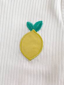 SHEIN Playful Pals 2件套女婴幼儿/新生儿0-3岁春夏可爱图案条纹针织樱桃刺绣短袖T恤和格子裤套装 - 黃色 - 查看 7