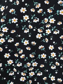 Vibekara Lässiges Kleid in Große Größen mit Ditsy-Blumenmuster und Taillenzug - Schwarz - Übersicht 7