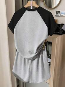 Resyla 夏季休闲套装，简约字母印花设计，撞色T恤短裤套装，宽松版型，学生风，日常穿着 - 彩色 - 查看 2