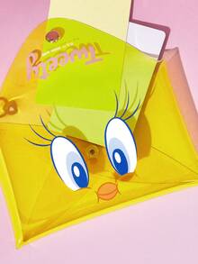 LOONEY TUNES X SHEIN 1个透明PVC卡通印花零钱包，配有硬币夹，饰有毛球图案，带有挂钩，可存放硬币、卡片、口红和其他小物件，适合男女学生使用，图案为崔弟鸟 - 黃色 - 查看 6