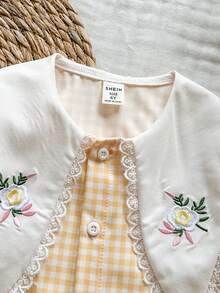 SHEIN Vintaside Kids 女童格子彼得潘领花瓣袖纽扣前开襟休闲连衣裙 - 黃色 - 查看 8