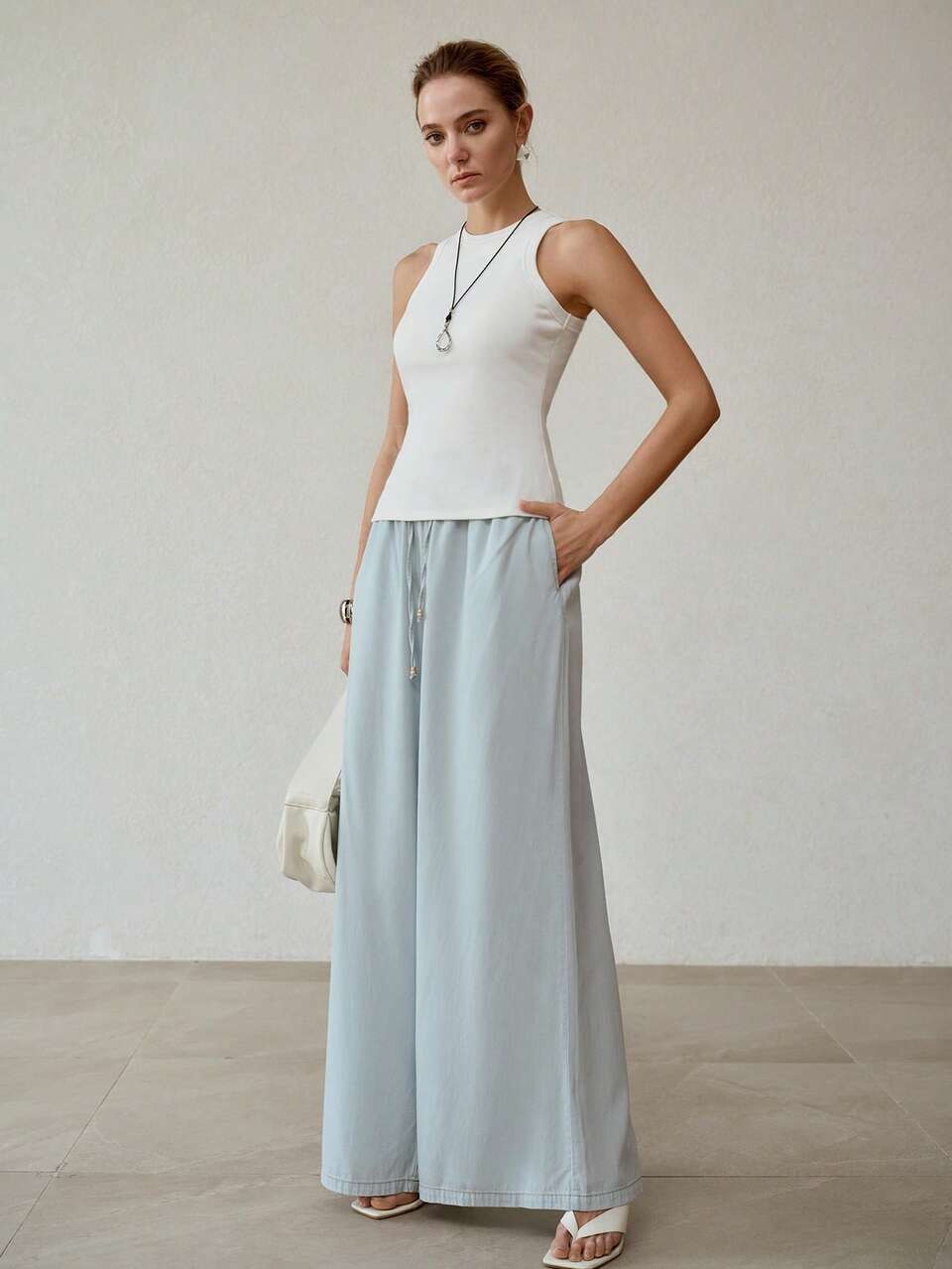 KNITTED SLEEVELESS FITTED CROPPED TANK TOP FOR WOMEN