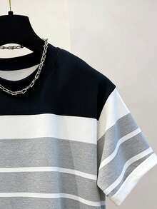 Manfinity Dauomo 男士圆领印花T恤 - 圆领休闲上衣 - 轻薄T恤，适合所有季节 - 彩色 - 查看 3