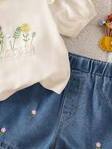 SHEIN Playful Pals Bộ 2 món đồ cho bé gái mùa hè, gồm áo thun cổ tròn tay ngắn dễ thương thêu hoa và quần short cùng họa tiết, tổng thể đáng yêu và đa năng, thoải mái cho các hoạt động ngoài trời. - Màu be - Xem 5