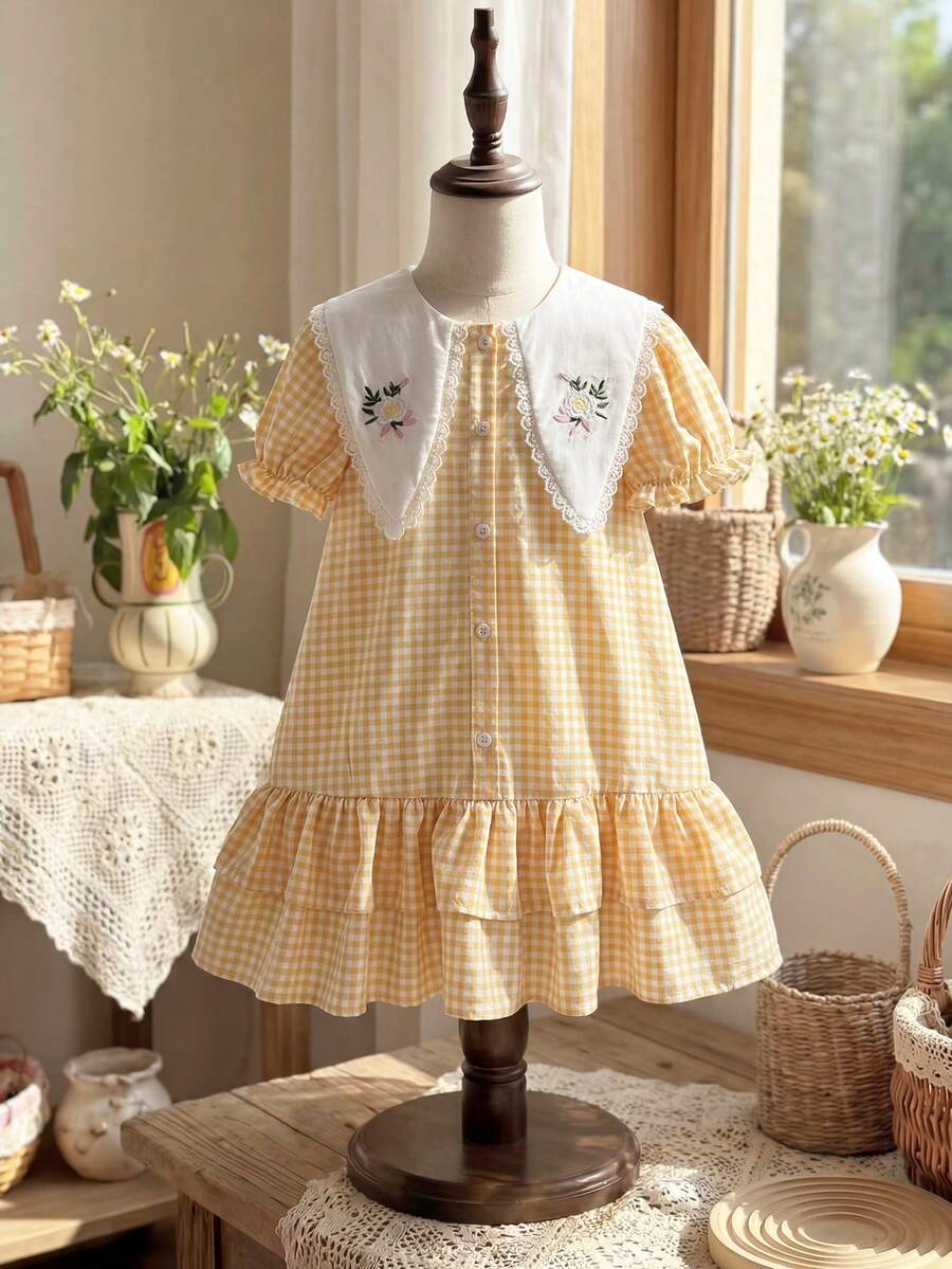 SHEIN Vintaside Kids 女童格子彼得潘领花瓣袖纽扣前开襟休闲连衣裙 - 黃色 - 查看 1