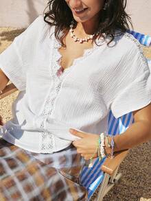 SoleilVie Camiseta holgada de mujer con cuello en V, mangas de murciélago y parches de encaje en textura de lino, estilo bohemio - Blanco - Ver 1