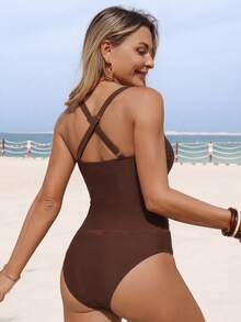 Swim Lushoire Ensemble de camisole et bikini croisé élégant Top de gamme marron 26SS Printemps/Été. Nouvelle arrivée de maillots de bain pour femmes 2026, convenant pour l'école, les vacances, les rendez-vous, le thé de l'après-midi, les voyages en Occident, les road trips, toutes les saisons, les festivals de musique, l'automne décontracté, le style boho occidental. Maillots de bain une pièce avec maintien du ventre, forme du corps, attache dans le dos. - Tabac - Voir 2