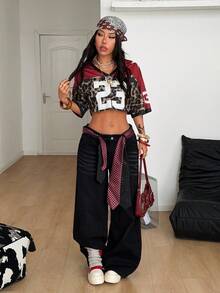 Coolane 女士街头风酷炫复古运动足球球衣字母印花 Y2K 酷炫短款百搭T恤 - 紅色和黑色 - 查看 2
