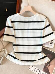 Franclia Plus Size Women Striped Round Neck Short Sleeve Casual T-Shirt - Black and White - View 2