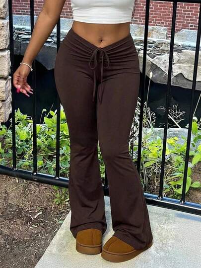 Slaydiva Quần nữ ống loe xếp ly màu nâu, kiểu dáng thường ngày, phong cách đường phố, đa năng, hợp thời trang, ôm sát, có dây rút, dành cho xu hướng thời trang mới nhất mùa Xuân/Hè 2026. Thích hợp cho mặc hàng ngày, đi mua sắm, phong cách đường phố, trang phục thường ngày, du lịch, nghỉ mát, đi biển, phong cách miền Tây, du mục, boho, trang phục sân bay, lễ hội, lễ hội âm nhạc, hẹn hò, tiệc tùng.