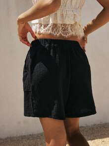 SoleilVie Quần short nữ mùa hè cạp cao, lưng thun, màu mơ, thiết kế dây rút, túi bên hông, vải cotton dệt nhăn mềm mại, kiểu dáng chữ A cơ bản, trang phục thường ngày thoải mái, trang phục mùa hè, quần short nữ thường ngày đa năng và thời trang, quần short đen che ngoài, quần short đen nữ, quần short vải muslin nữ, bộ quần short đen cho nữ, quần short che ngoài đồ bơi, trang phục đi biển cho nữ. - màu đen - Xem 2