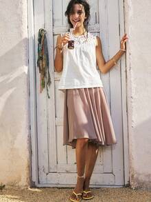 SoleilVie 女士波西米亚风夏季度假镂空蕾丝拼接荷叶边后背纽扣闭合露背宽松无袖透气白色棉质背心 - 米色 - 查看 4