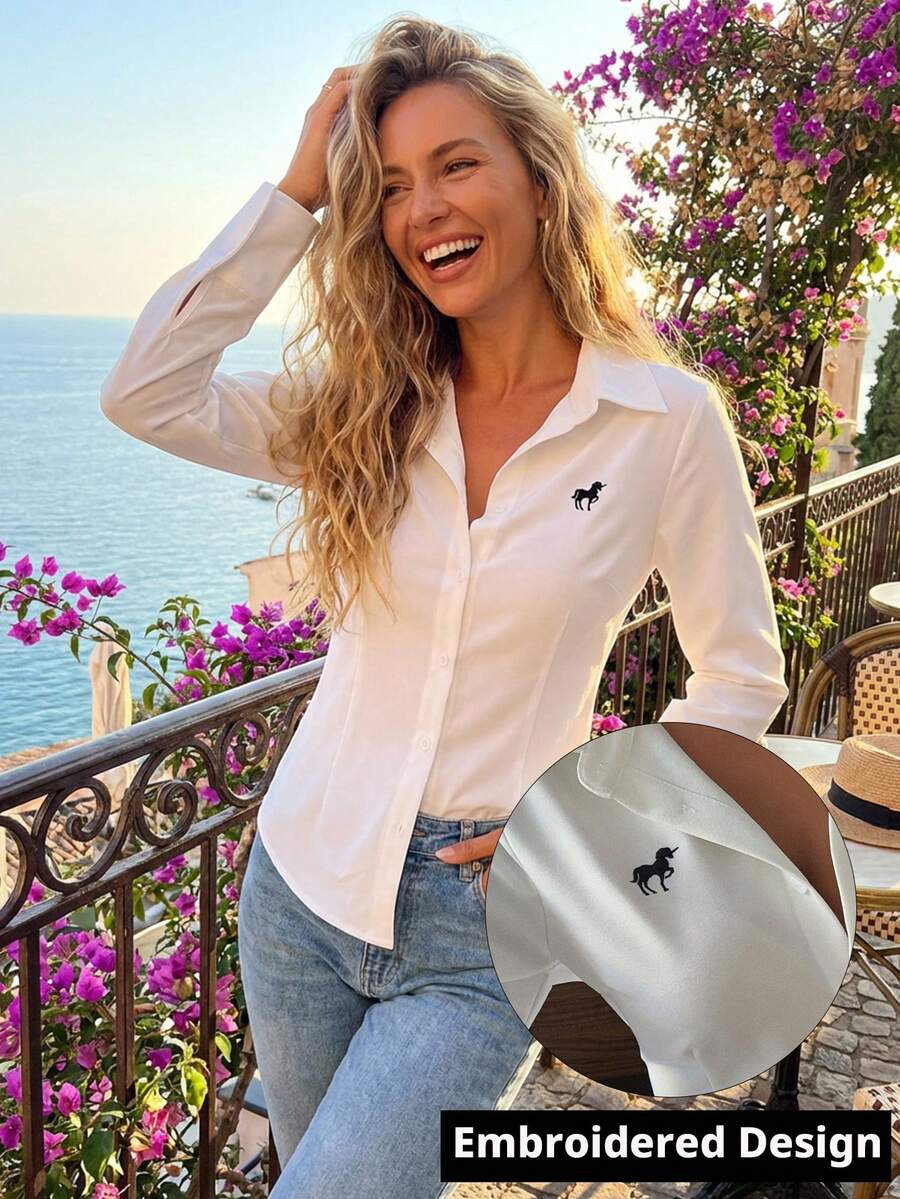 DAZY Blusa casual de corte ajustado con estampado de unicornio de una sola hilera de botones para mujer - Blanco - Ver 1
