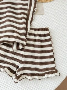 LMoss Kids Bộ 2 món gồm áo thun cổ tròn kẻ sọc và quần short cho bé gái. - Màu nâu  Mocha - Xem 5