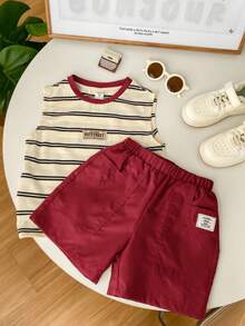 SHEIN 2 pièces Ensemble Top sans manches imprimé rayé et short de couleur unie confortable et polyvalent pour jeunes garçons - Rouge - Voir 5