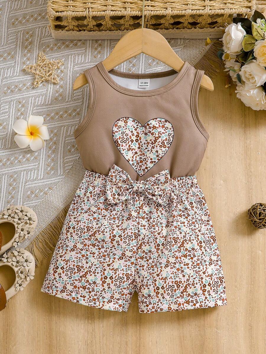 SHEIN Vintaside Kids 2件套女婴心形碎花无袖上衣和短裤套装，夏季 - 棕色 - 查看 1