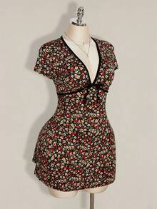 SHEIN ICON Đầm chữ A tay ngắn cổ chữ V sâu họa tiết hoa nhí kiểu retro Y2K cỡ lớn, thắt eo, thích hợp cho đi học, mặc thường ngày, đi nghỉ mát, mùa hè. - Nhiều màu - Xem 7