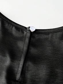 Blusa sin mangas de satén con doble capa y volantes, elegante, adecuada para salidas y citas de primavera/verano - Negro - Ver 3